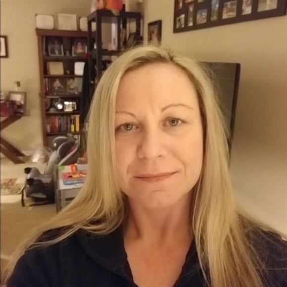 Meet your Posher, Lori - Picture 1 of 1